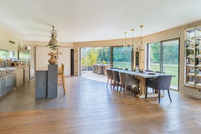 A GRAND LUXURY IN NEUILLY ON THE BACKDROP OF RIVERSIDE GREENRYOF ILE DE PUTEAUX