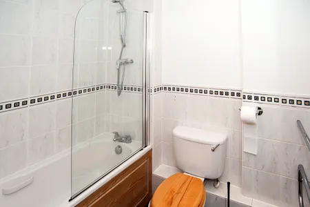 Luxury en-suite bathroom at C V Central