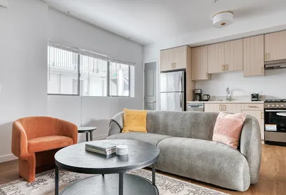 Motor Ave Apartment