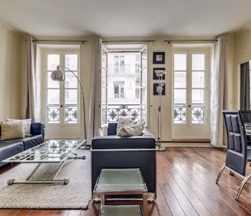 AMID PLACE DE LA MADELEINE AND CHAMPS ELYSEES