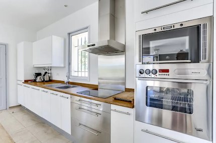 EXCEPTIONAL 320M2 BASTIDE OVERLOOKING THE GULF OF ST TROPEZ