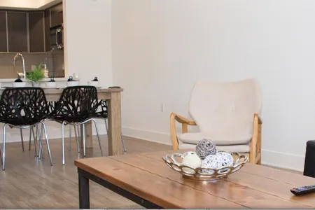 3BR Fully Furnished Apartment in N Poinsettia Pl