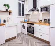 Full kitchen at Urgell