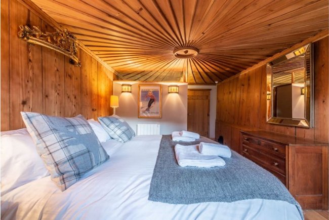 TRADITIONAL LUXURY ALPINE CHALET IN MORZINE