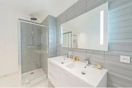 SAINT LAZARE SERVICED APARTMENT