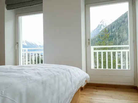 Serene Lakeview