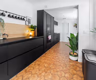 Stanley House 4 bedroom sleeps 10 5 mins to city