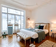 King sized bedroom at Liege Serviced Apartment, Champs Elysees