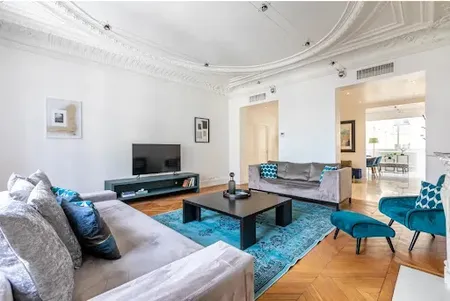 200 SQM HIGH END FASHION, AVENUE DES CHAMPS ELYSEES - A HAUTE COUTURE ABODE