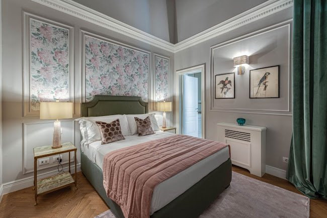 LUXURY UNFOLDS AT !RENAISSANCE PALACE-MICHELANGELO
