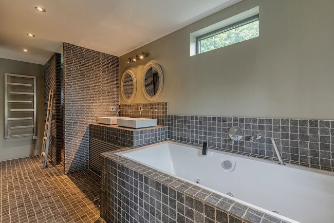 A GRAND LUXURY IN NEUILLY ON THE BACKDROP OF RIVERSIDE GREENRYOF ILE DE PUTEAUX