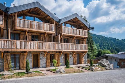 ENCHANTING CHALET WITH JACUZZI IN LES GETS