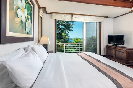 Splendid Villa Near Kata Beach