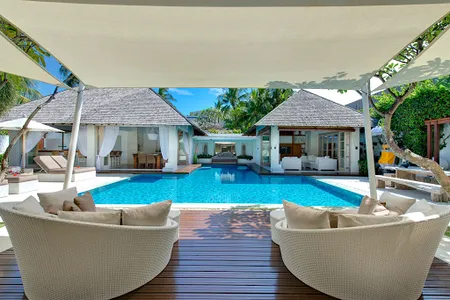 A Luxurious Villa Near the Golden Beach Sands