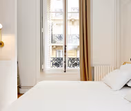 Bedroom at Rue de l'Echelle Serviced Apartment, Louvre