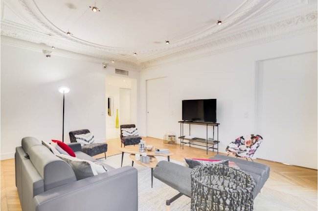 PRESTIGE OF PARIS 8TH NEXT TO CHAMPS ELYSEES