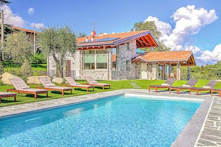 PRISTINE STONE BRICK VILLA WITH STUNNING LAKE COMO VIEWS