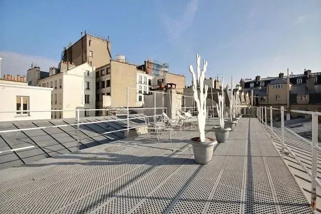 TRUE LUXURY IN MARAIS EXTRAVAGANZA
