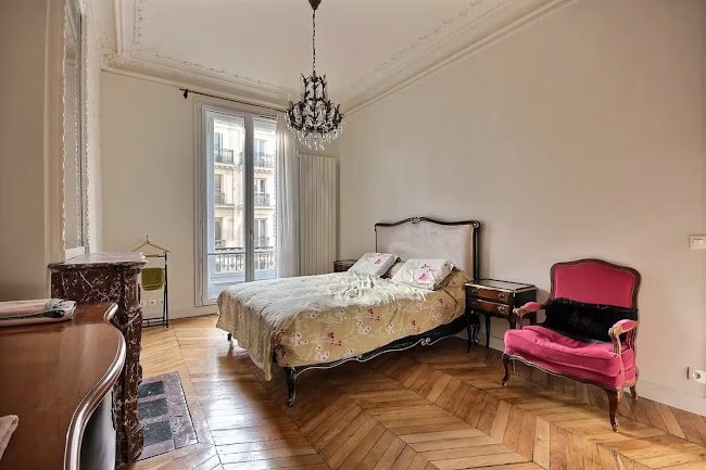 THE SHIMMERING OPERA JEWEL OF PARIS