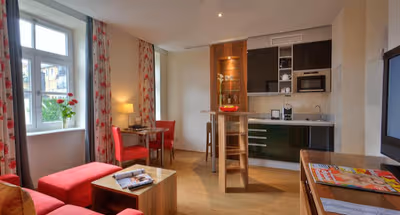 Maximilian Serviced Apartment