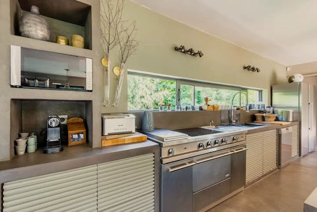A GRAND LUXURY IN NEUILLY ON THE BACKDROP OF RIVERSIDE GREENRYOF ILE DE PUTEAUX