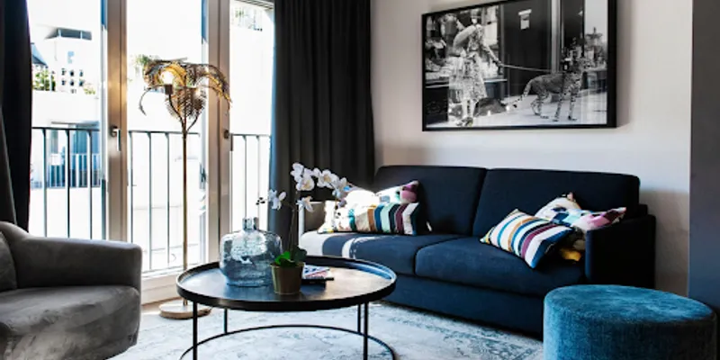 Cosmopolitan service apartment