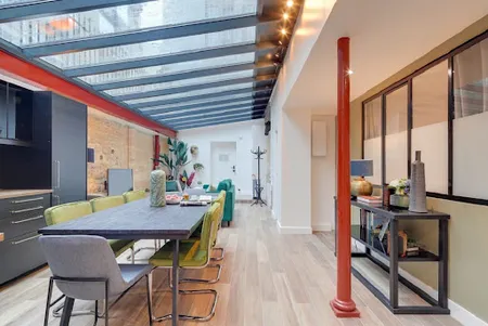 EXPANSIVE SKYLIGHTS-A 4 BEDROOM MONTROGUEIL LUXURY