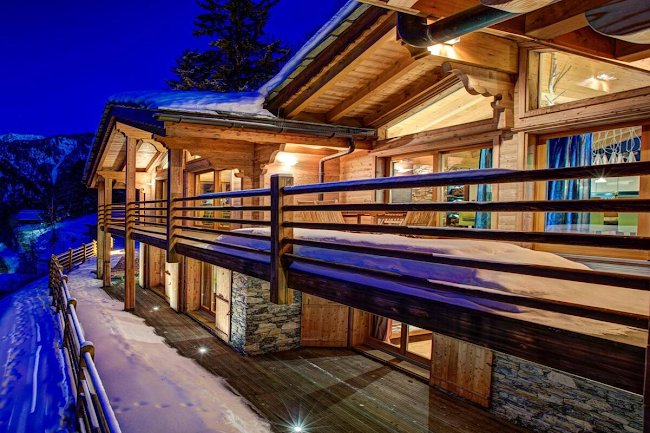 A CATERED LUXURY IN VERBIER! OVERLOOKING THE RHONE VALLEY NEXT TO PISTE STATION