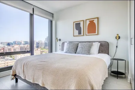 W Van Buren St Serviced Apartment