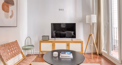 la Catolica Service Apartment