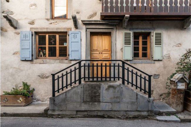 TRADITIONAL LUXURY ALPINE CHALET IN MORZINE