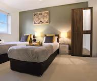 Central 4 Bedroom House with Free Parking,  Free Wifi, SmartTV and Garden by Yoko Property