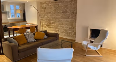 Offering Street Views on Rue du Temple