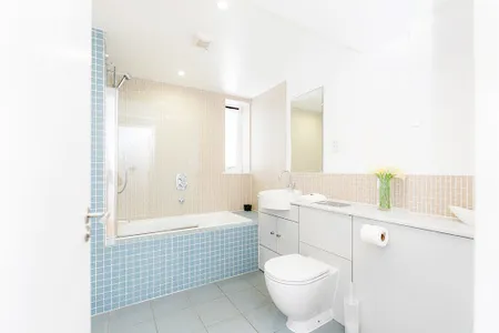 Kew Bridge Court