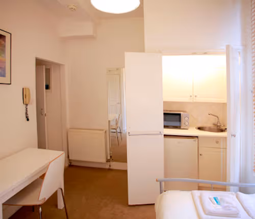 Studios near Kensington Gardens in Paddington