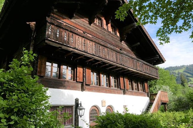 A Traditional Alpine 240 sqm Chalet in Central Gstaad