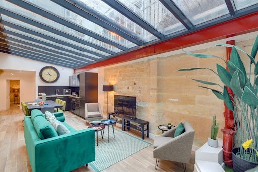 EXPANSIVE SKYLIGHTS-A 4 BEDROOM MONTROGUEIL LUXURY