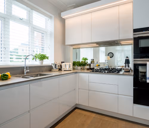 Luxury kitchen at 03 Bedrooms in Isleworth Twickenham