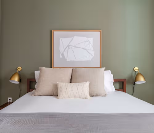 The Mass Service Apartment