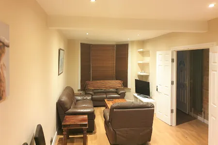 Beautiful 4 bedroom | 3 bath | garden house, 3 mins to East Croydon