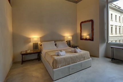 UNIQUE ABODE HIGHLIGHTING FRESCOES -VIA LA MARMORA