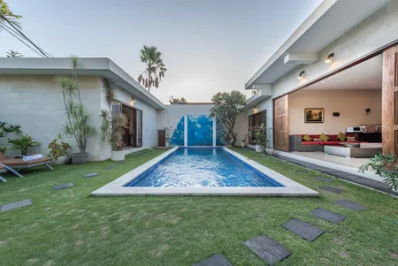 An Private and Luxurious Daria Villa