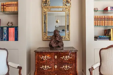 An Oasis of Calm on a Top Floor - Avenue Rapp