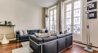 AMID PLACE DE LA MADELEINE AND CHAMPS ELYSEES