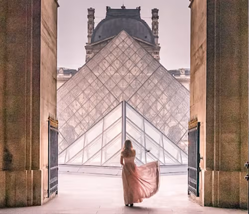 Standing on the corner of Louvre & Pont Saint-Michel