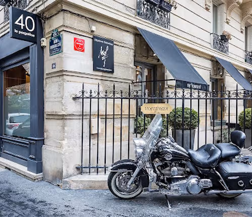 A Classic Paris - Tree-lined Boulevard