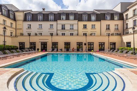 Pool side at Hipark by Adagio Serris Val d’Europe Serviced Apartment, Champs Elysee