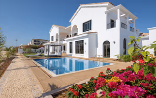 Luxurious 6 Bed Villa with Private Pool and Beach