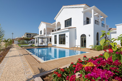 Luxurious 6 Bed Villa with Private Pool and Beach