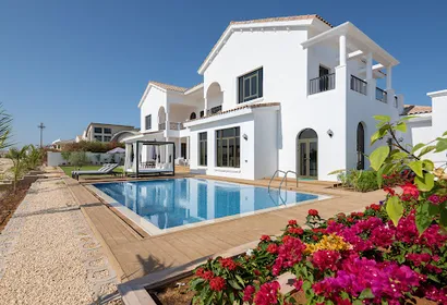 Luxurious 6 Bed Villa with Private Pool and Beach